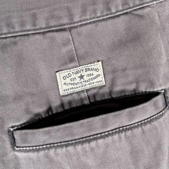 Old Navy Shorts Women's 6 Grey Button Zip 100% Cotton Mid Rise Rear Pockets - Picture 7 of 8